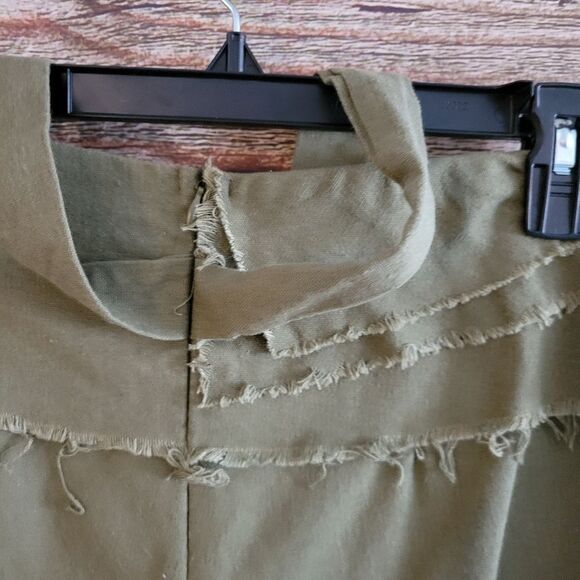 Mint Vanilla 46% linen Women's Shorts size: 6 green fatigue Pre-owned - Picture 2 of 7